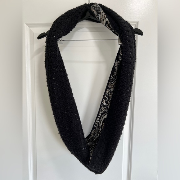 Warm Reversible Infinity Scarf - Picture 4 of 4